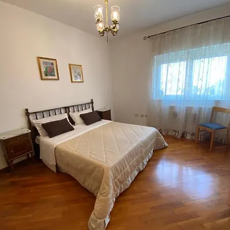 Isoletta 92100 Guest house